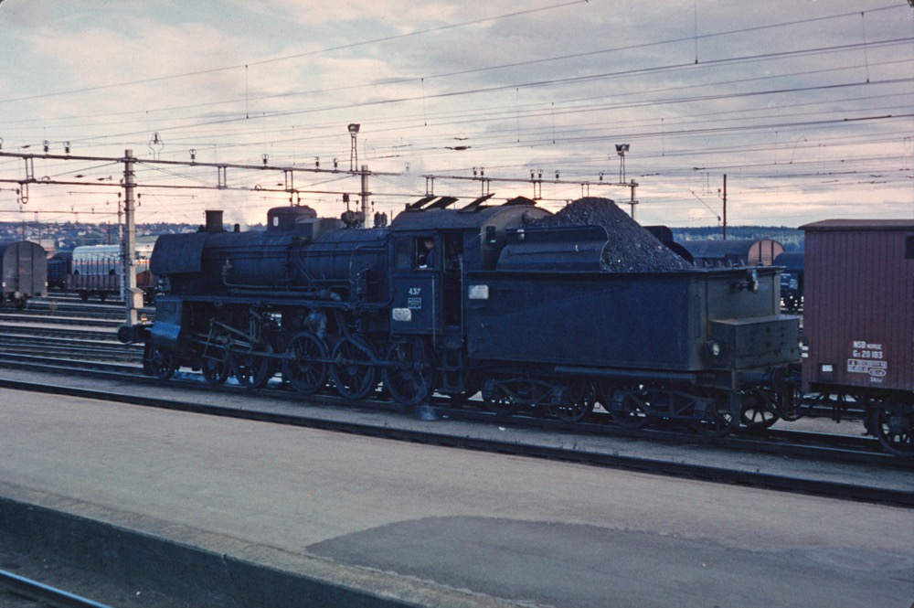 NSB 4-8-0 on a freight