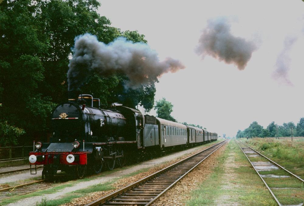 JZ 2-6-2 on way to Hungary.