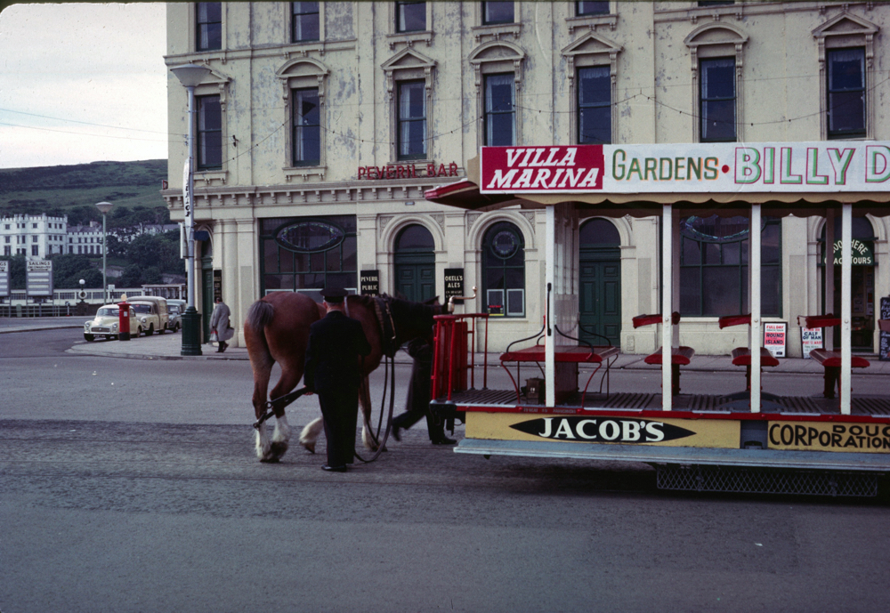 Horse tram changes ends