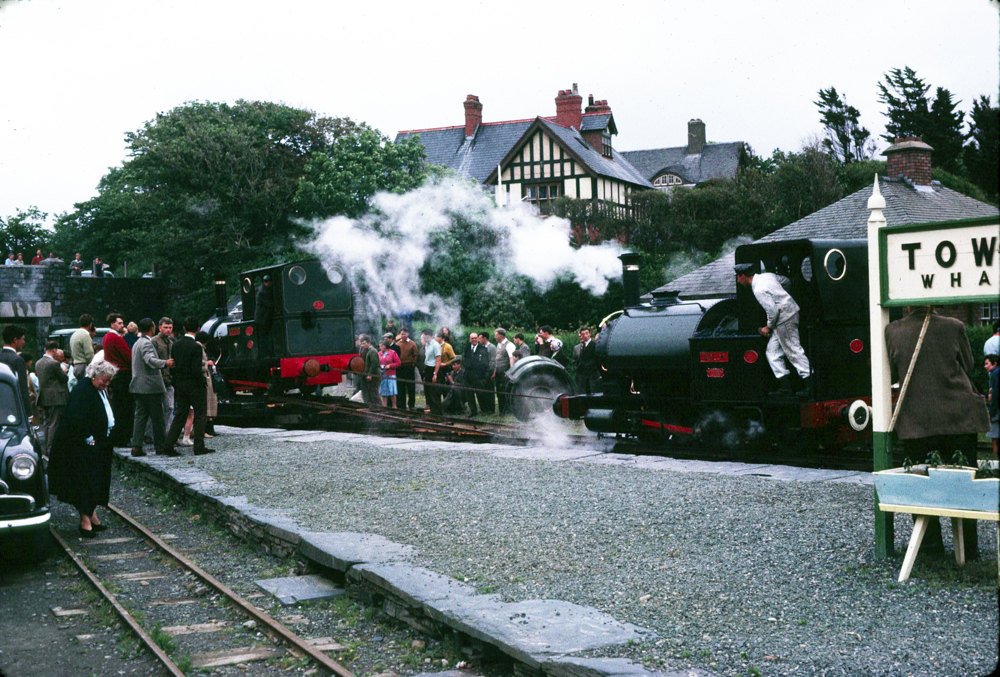 Dolgoch is unloaded using Talyllyn.