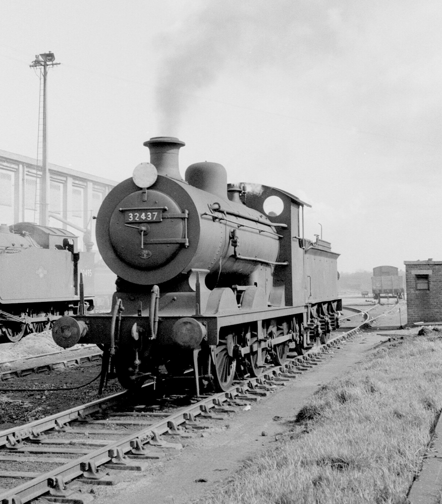 C2 32437 at Feltham