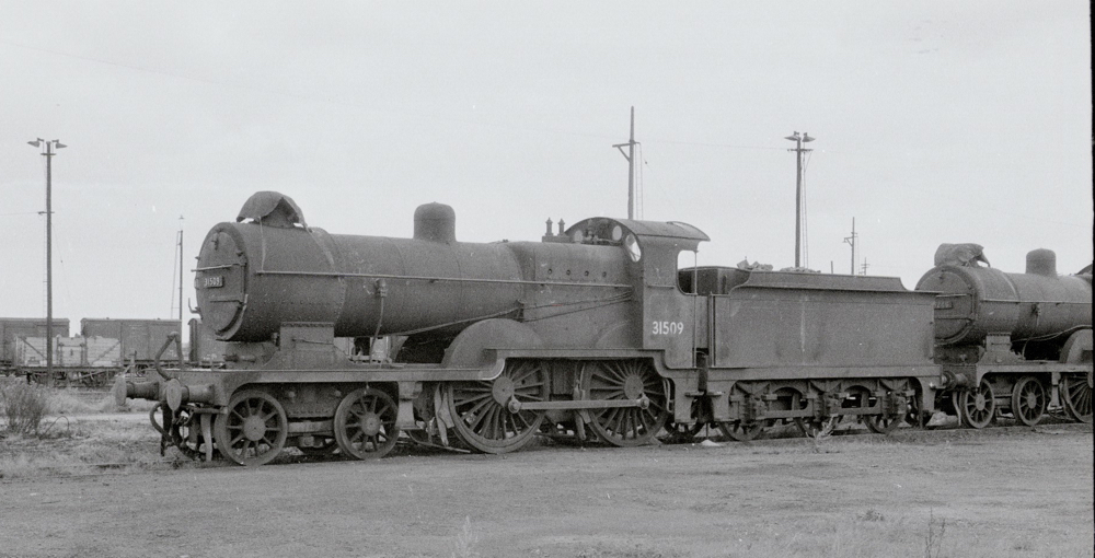 Class D1 31509 at Feltham also in store