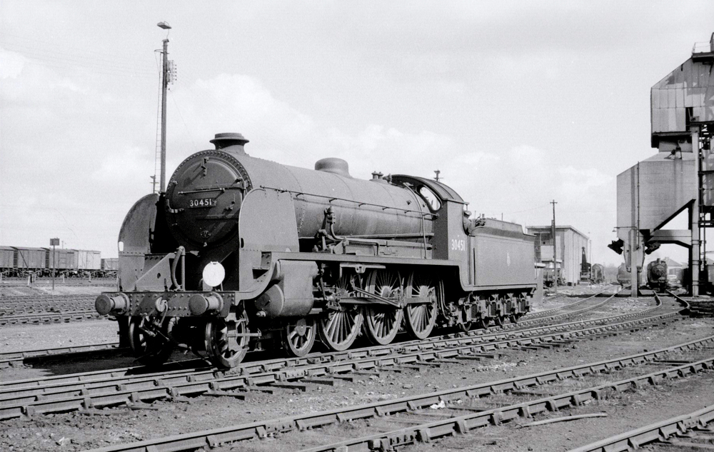 N15 Sir Lamorak 30451 at Feltham