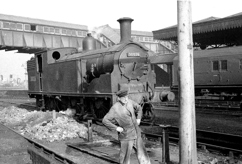 M7 30026 at Guildford with driver Alfie Johnson awaiting instructions.