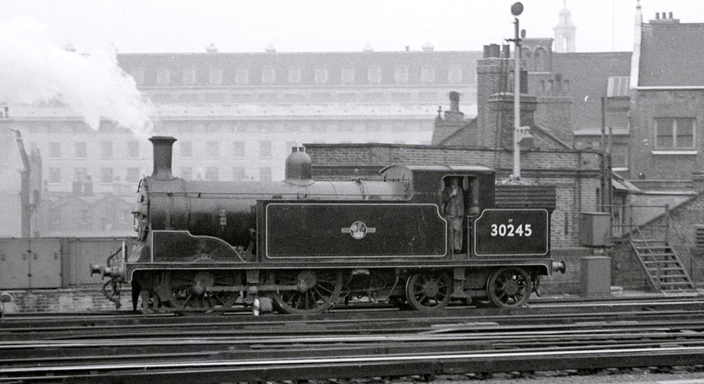 M7 30245 at Waterloo