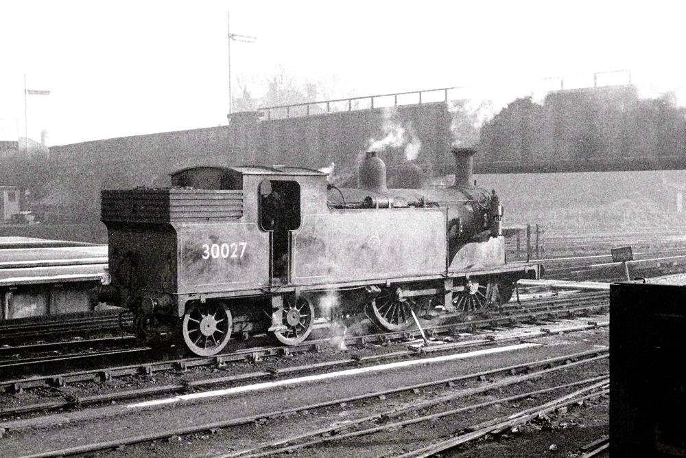 M7 30027 at Guildford
