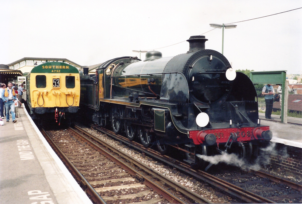 S15 30506 and 4 SUB at Alton