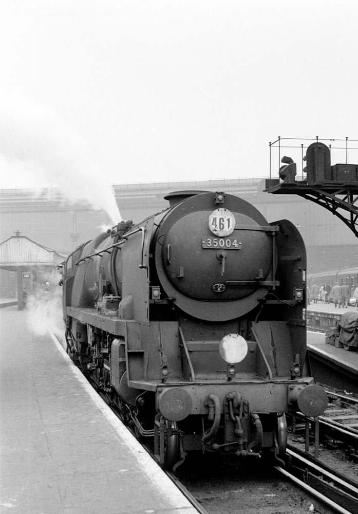 35004 Cunard White Star at Waterloo